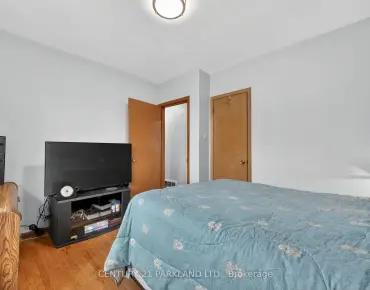 
16 Ayre Point Rd Cliffcrest, Toronto 3 beds 2 baths  garage $1.099M