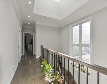 10 Eldon Ave Crescent Town, Toronto 2 beds 2 baths  garage $815K