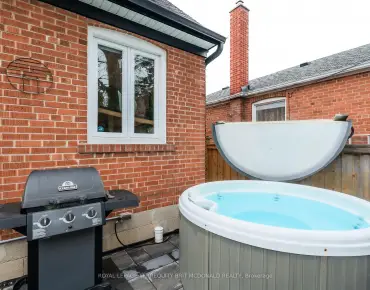 
24 Boem Ave Wexford-Maryvale, Toronto 2 beds 2 baths  garage $970K
