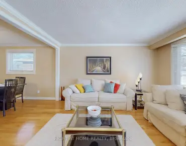 139 Kingsdale Ave <a href='https://luckyalan.com/community.php?community=Toronto:Willowdale East'>Willowdale East, Toronto</a> 2 beds 3 baths 1 garage $1.395M