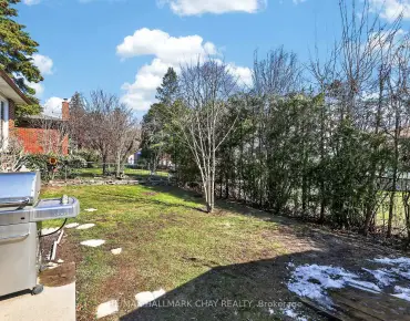 94 Billington Cres <a href='https://luckyalan.com/community_CN.php?community=Toronto:Parkwoods-Donalda'>Parkwoods-Donalda, Toronto</a> 4 beds 2 baths  garage $818.8K