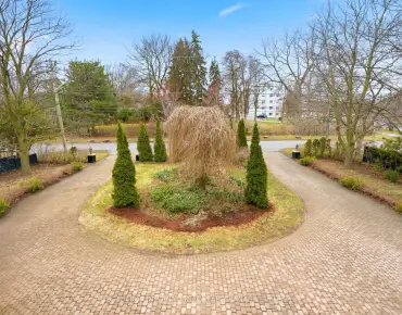 
811 Cosburn Ave East York, Toronto 4 beds 4 baths 3 garage $1.699M