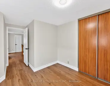 21 London St Annex, Toronto 4 beds 3 baths  garage $1.329M