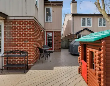 
162 Broadlands Blvd <a href='https://luckyalan.com/community.php?community=Toronto:Parkwoods-Donalda'>Parkwoods-Donalda, Toronto</a> 3 beds 1 baths 1 garage $999K