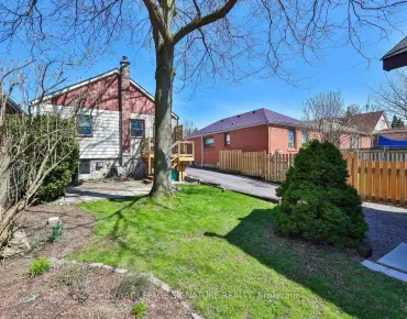 
8 Wolcott Ave Oakridge, Toronto 2 beds 2 baths 1 garage $899K
