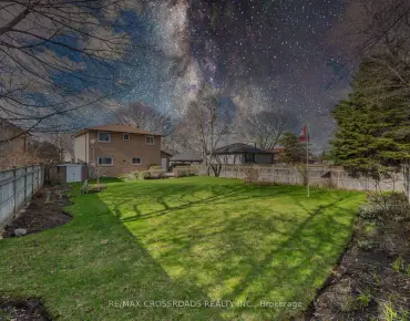 
105 Doris Ave <a href='https://luckyalan.com/community.php?community=Toronto:Willowdale East'>Willowdale East, Toronto</a> 3 beds 3 baths 2 garage $1.599M