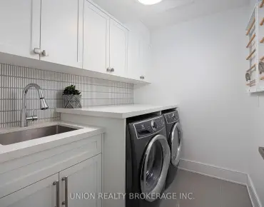 
200 Glenayr Rd <a href='https://luckyalan.com/community.php?community=Toronto:Forest Hill South'>Forest Hill South, Toronto</a> 4 beds 5 baths 2 garage $4.995M
