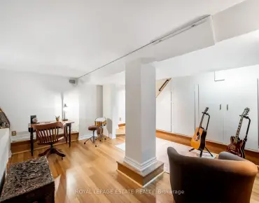 
10 Woolton Cres Brookhaven-Amesbury, Toronto 3 beds 2 baths 2 garage $1.228M