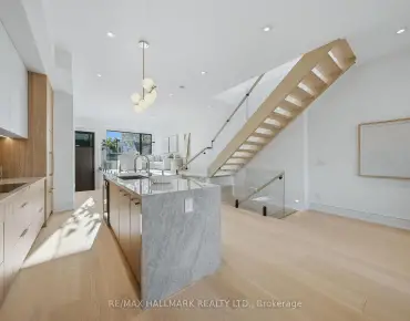 
310 Senlac Rd <a href='https://luckyalan.com/community.php?community=Toronto:Willowdale West'>Willowdale West, Toronto</a> 3 beds 3 baths  garage $1.399M