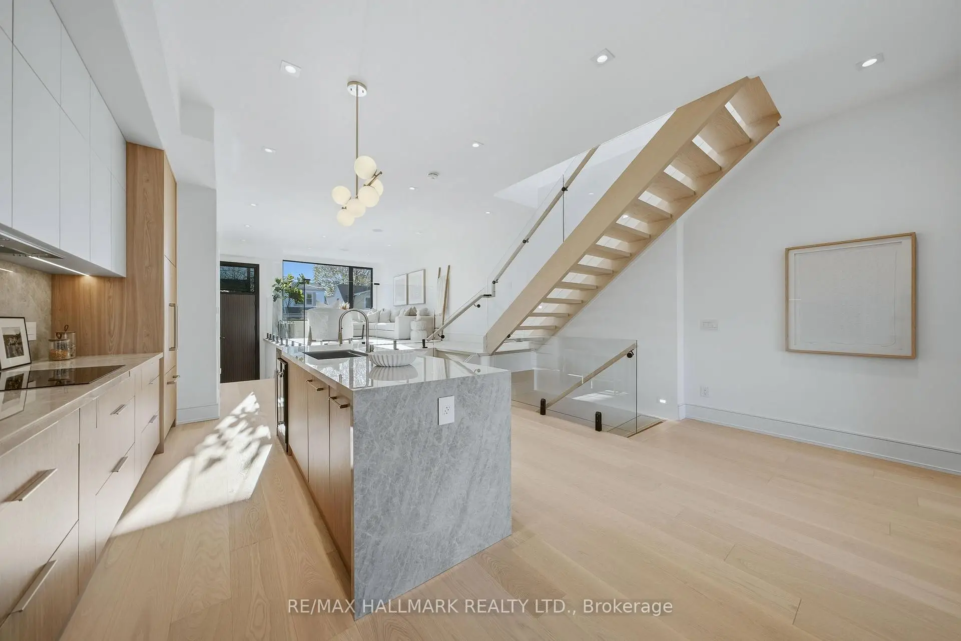
49 Savarin St Eglinton East, Toronto 3 beds 1 baths  garage $774.99K