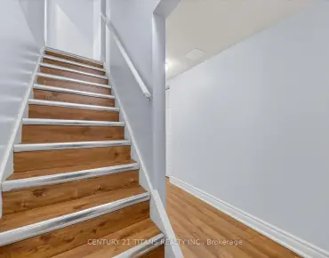 136 Santa Barbara Rd <a href='https://luckyalan.com/community_CN.php?community=Toronto:Willowdale West'>Willowdale West, Toronto</a> 3 beds 5 baths 1 garage $1.899M