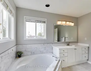 
826 Krosno Blvd Bay Ridges, Pickering 4 beds 3 baths 1 garage $1.099M