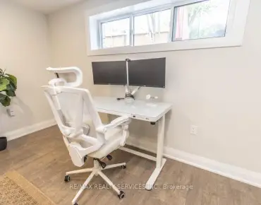 126 Roebuck Dr Kennedy Park, Toronto 3 beds 2 baths garage $999K