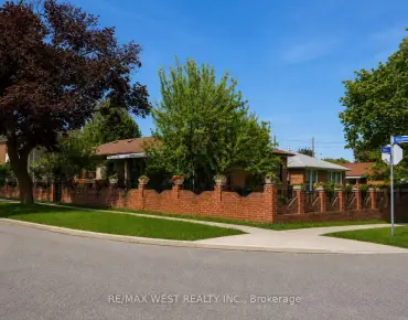 
80 Donwoods Dr <a href='https://luckyalan.com/community.php?community=Toronto:Bridle Path-Sunnybrook-York Mills'>Bridle Path-Sunnybrook-York Mills, Toronto</a> 3 beds 5 baths 1 garage $3.78M