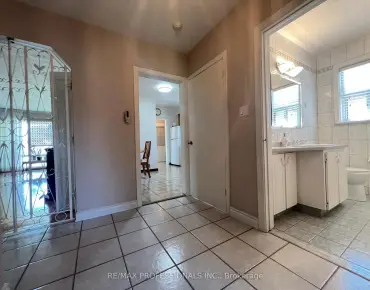 
38 Rossander Crt Bendale, Toronto 4 beds 3 baths 2 garage $949K