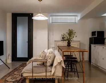 
21 Rialto Dr <a href='https://luckyalan.com/community.php?community=Toronto:Parkwoods-Donalda'>Parkwoods-Donalda, Toronto</a> 3 beds 3 baths 2 garage $1.449M