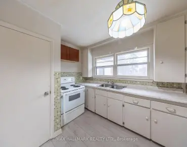 
1597 Avonmore Sq Town Centre, Pickering 4 beds 4 baths 1 garage $1.097M