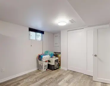 29 Leacock Cres <a href='https://luckyalan.com/community.php?community=Toronto:Banbury-Don Mills'>Banbury-Don Mills, Toronto</a> 6 beds 4 baths 2 garage $1.998M
