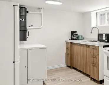 68 Lanyard Rd Humbermede, Toronto 4 beds 2 baths 2 garage $689K