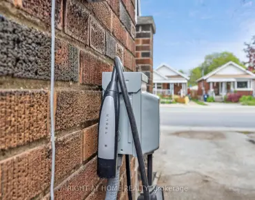 
17 Elvina Gdns <a href='https://luckyalan.com/community.php?community=Toronto:Mount Pleasant East'>Mount Pleasant East, Toronto</a> 3 beds 2 baths 1 garage $1.249M