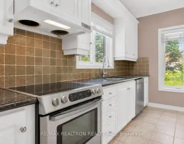 224 Lippincott St University, Toronto 4 beds 3 baths garage $1.529M