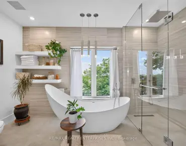 700 Hillcrest Rd West Shore, Pickering 4 beds 5 baths 2 garage $2.4M
