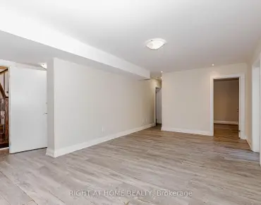30 Ulster St University, Toronto 4 beds 3 baths garage $1.658M