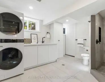 
70 Tanjoe Cres <a href='https://luckyalan.com/community.php?community=Toronto:Newtonbrook West'>Newtonbrook West, Toronto</a> 3 beds 2 baths 1 garage $999K