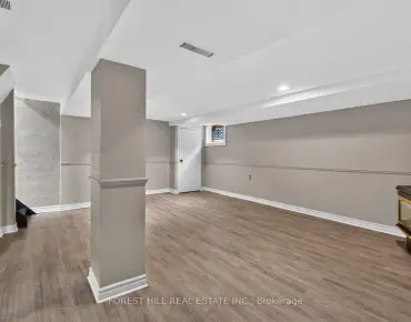 
9 Thomas Mulholland Dr Downsview-Roding-CFB, Toronto 3 beds 3 baths 1 garage $799K