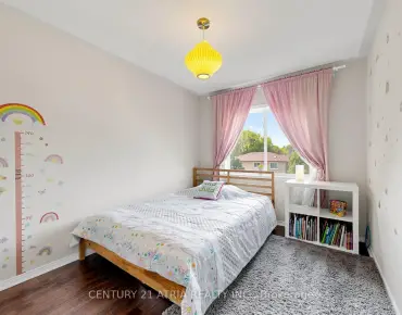 
34 Curran Hall Cres Morningside, Toronto 3 beds 3 baths 1 garage $845K
