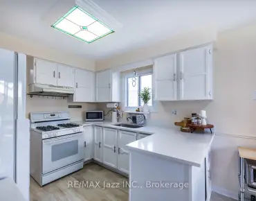 
Cricket Lane Amberlea, Pickering 3 beds 3 baths 1 garage $750K