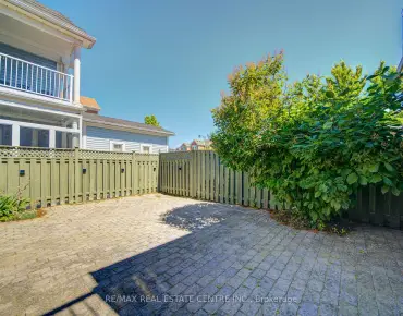 9 Kenworthy Ave Oakridge, Toronto 1 beds 2 baths garage $795K