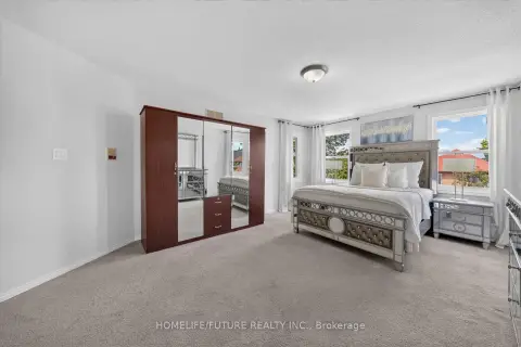 Pickering Liverpool community 1580 Heathside Cres For Sale