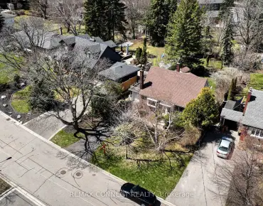 
Lauder  Oakwood Village, Toronto 3 beds 3 baths  garage $1.549M