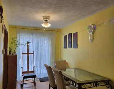 
233 Finch Ave E <a href='https://luckyalan.com/community.php?community=Toronto:Willowdale East'>Willowdale East, Toronto</a> 3 beds 3 baths 2 garage $999K