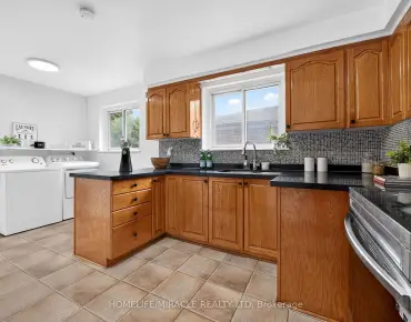 21 Rialto Dr <a href='https://luckyalan.com/community.php?community=Toronto:Parkwoods-Donalda'>Parkwoods-Donalda, Toronto</a> 3 beds 3 baths 2 garage $1.28M