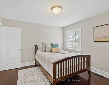 
1221 Fieldstone Circ Liverpool, Pickering 4 beds 4 baths 2 garage $1.325M
