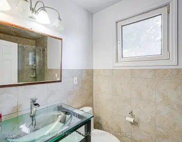 811 Huntingwood Dr Tam O'Shanter-Sullivan, Toronto 4 beds 4 baths 2 garage $1.37M
