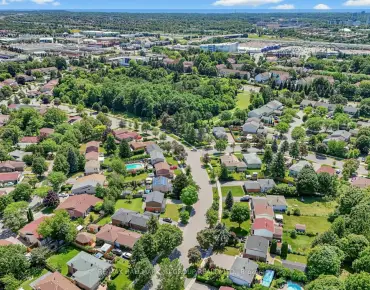 
25 Yorkview Dr Stonegate-Queensway, Toronto 4 beds 5 baths 2 garage $3.188M