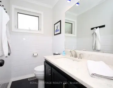 2 Lesgay Cres <a href='https://luckyalan.com/community_CN.php?community=Toronto:Don Valley Village'>Don Valley Village, Toronto</a> 3 beds 2 baths 1 garage $1.338M