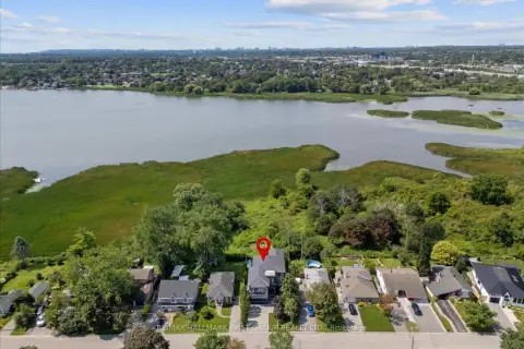 Pickering Bay Ridges community 830 Fairview Ave For Sale