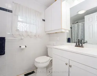 155 York Mills Rd <a href='https://luckyalan.com/community.php?community=Toronto:Bridle Path-Sunnybrook-York Mills'>Bridle Path-Sunnybrook-York Mills, Toronto</a> 3 beds 1 baths 1 garage $2.199M