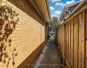 19 Granite St <a href='https://luckyalan.com/community_CN.php?community=Toronto:Clanton Park'>Clanton Park, Toronto</a> 4 beds 4 baths 2 garage $1.39M