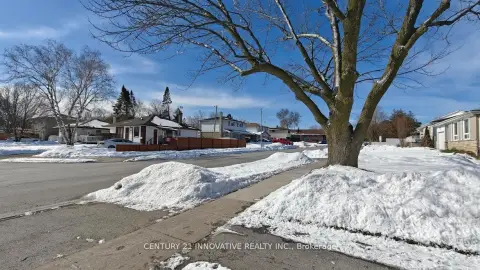 Pickering Bay Ridges community 748 Krosno Blvd For Sale