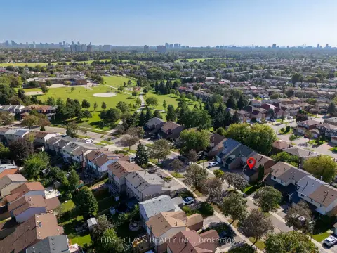 Toronto Milliken community 62 Muirlands Dr For Sale