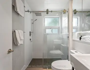 
40 Fernwood Park Ave The Beaches - 4 beds 4 baths  parking space(s) listed at $1479000