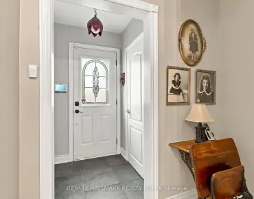 77 Glen Davis Cres East End-Danforth - 3 beds 3 baths 1 parking space(s) listed at $1398900