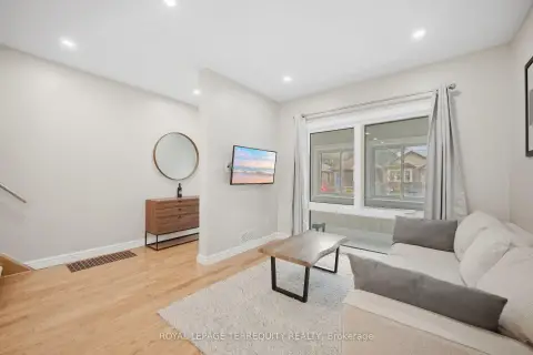 Toronto Woodbine-Lumsden community 350 Lumsden Ave For Sale