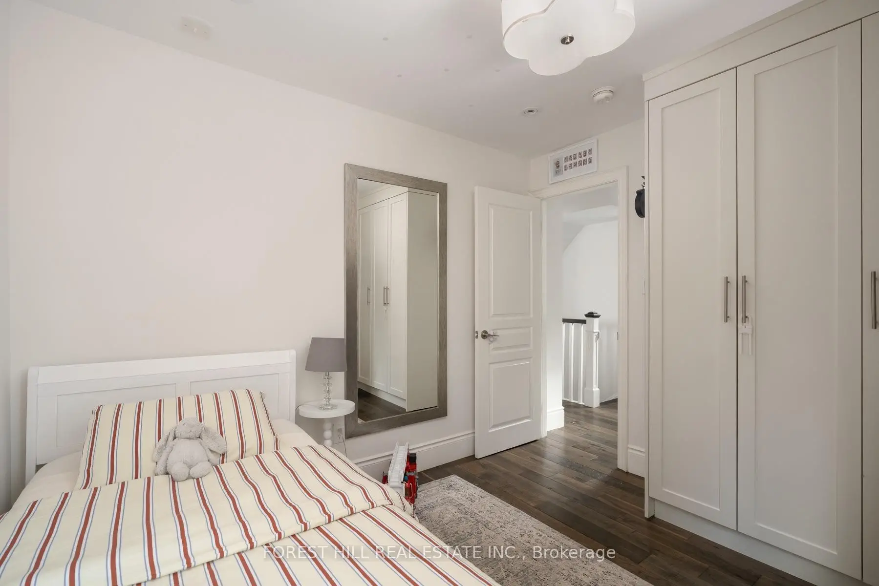 
1 Balmy Ave The Beaches - 4 beds 3 baths  parking space(s) listed at $1950000
