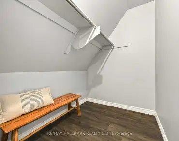 516 Creekview Circ West Shore, Pickering 3 beds 2 baths 1 garage $800K